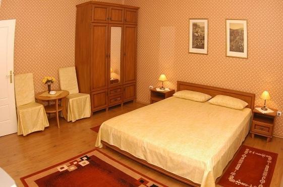 مبيت وإفطار ديبريتْسين Peron Panzio المظهر الخارجي الصورة